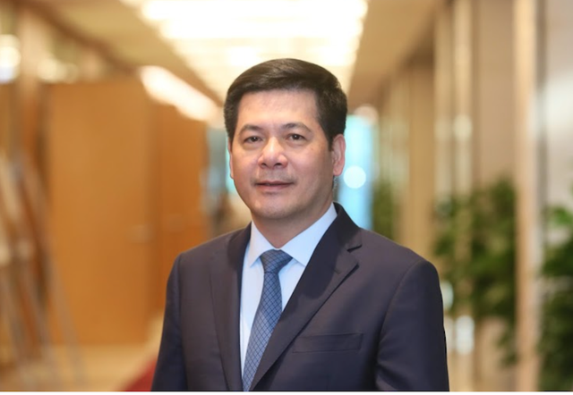 Bộ trưởng Bộ Công Thương Nguyễn Hồng Diên sẽ trả lời chất vấn trước Uỷ ban Thường vụ Quốc hội sáng mai, 16/3.