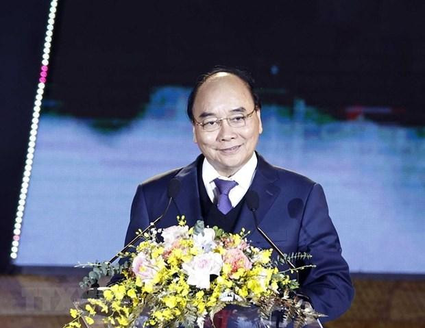 Chủ tịch Nguyễn Xuân Phúc phát biểu tại Lễ vinh danh và kỷ niệm 250 năm năm sinh (1772-2022), 200 năm năm mất (1822-2022) nữ sĩ Hồ Xuân Hương. Ảnh: TTXVN