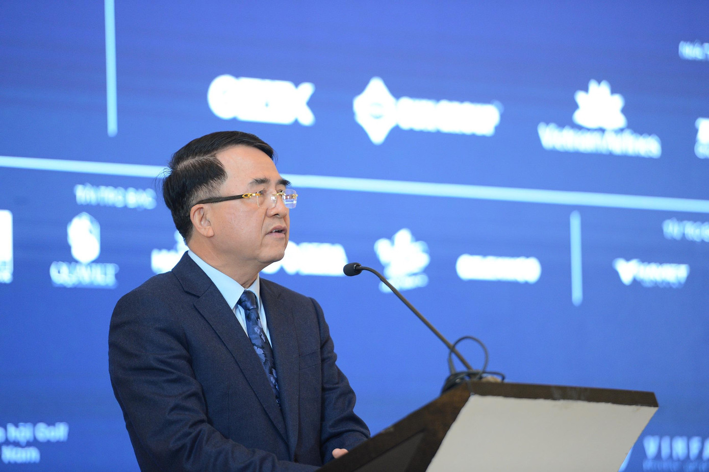 Ông Lê Khắc Nam, Thành ủy viên, Phó Chủ tịch UBND TP Hải Phòng phát biểu tại buổi họp báo.