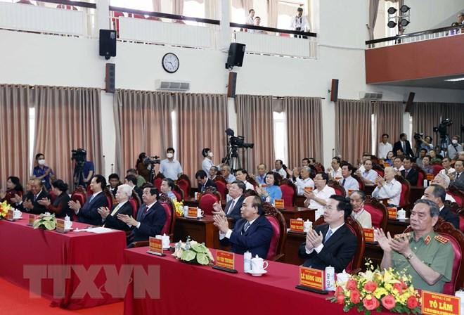 Chủ tịch nước Nguyễn Xuân Phúc cùng các đại biểu dự lễ kỷ niệm 110 năm Ngày sinh Chủ tịch Hội đồng Bộ trưởng Phạm Hùng. Ảnh: TTXVN.