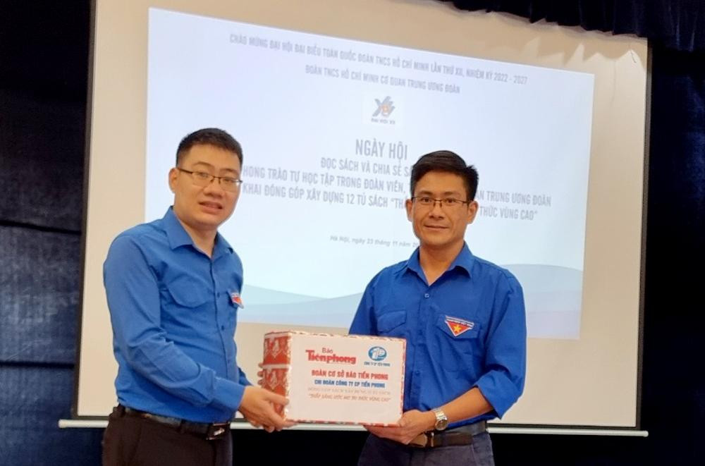 Đoàn cơ sở báo Tiền Phong phối hợp cùng Chi đoàn Công ty CP Tiền Phong đã chung tay ủng hộ hơn 200 cuốn sách thiếu nhi qua Đoàn cơ quan Trung ương Đoàn