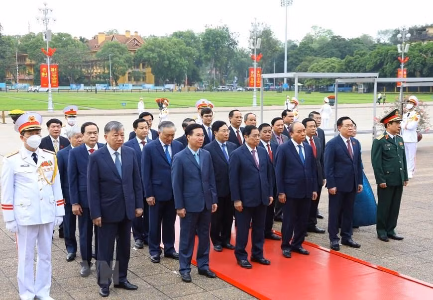 Lãnh đạo Đảng, Nhà nước tưởng niệm Chủ tịch Hồ Chí Minh. (Ảnh: Văn Điệp/TTXVN)
