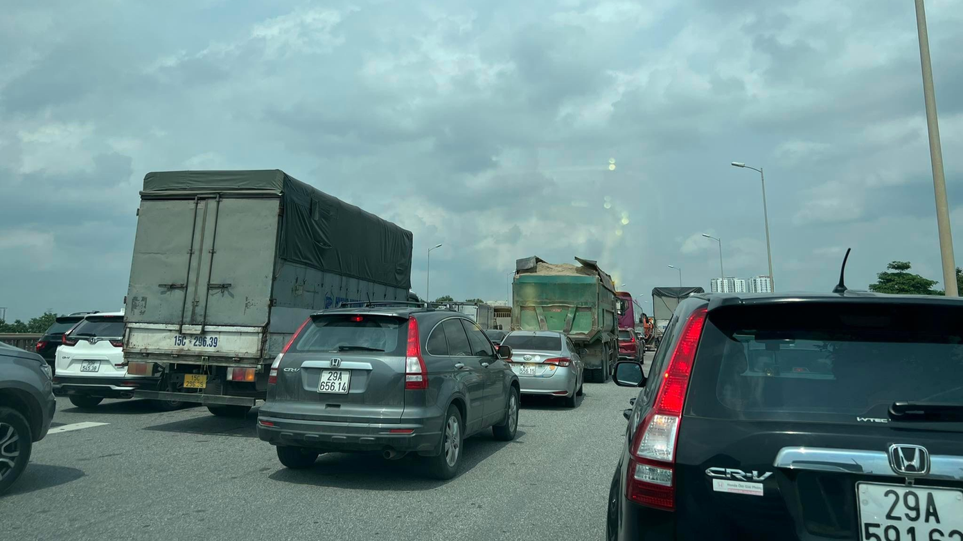 Tai nạn trên cầu Thanh Trì, giao thông ùn tắc kéo dài nhiều km ảnh 5