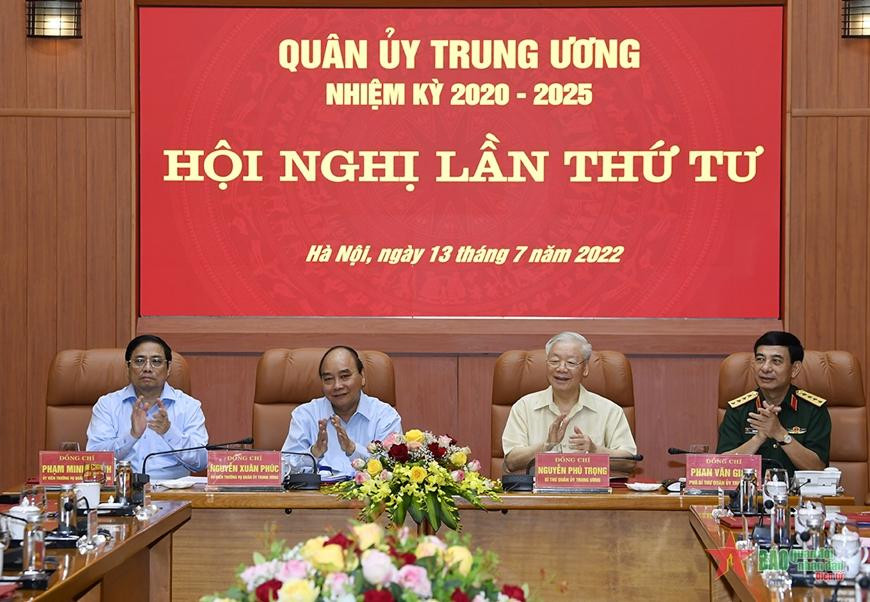 Tổng Bí thư Nguyễn Phú Trọng, Chủ tịch nước Nguyễn Xuân Phúc, Thủ tướng Chính phủ Phạm Minh Chính và Đại tướng Phan Văn Giang tại hội nghị. Ảnh: QĐND