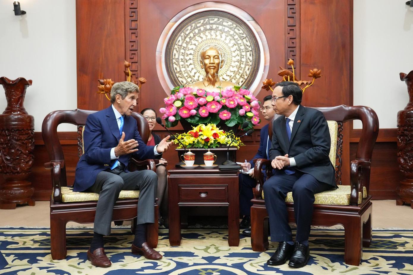 Ủy viên Bộ Chính trị, Bí thư Thành ủy TPHCM Nguyễn Văn Nên tiếp ông John Kerry, Đặc phái viên của Tổng thống Hoa Kỳ về biến đổi khí hậu. Ảnh: VGP