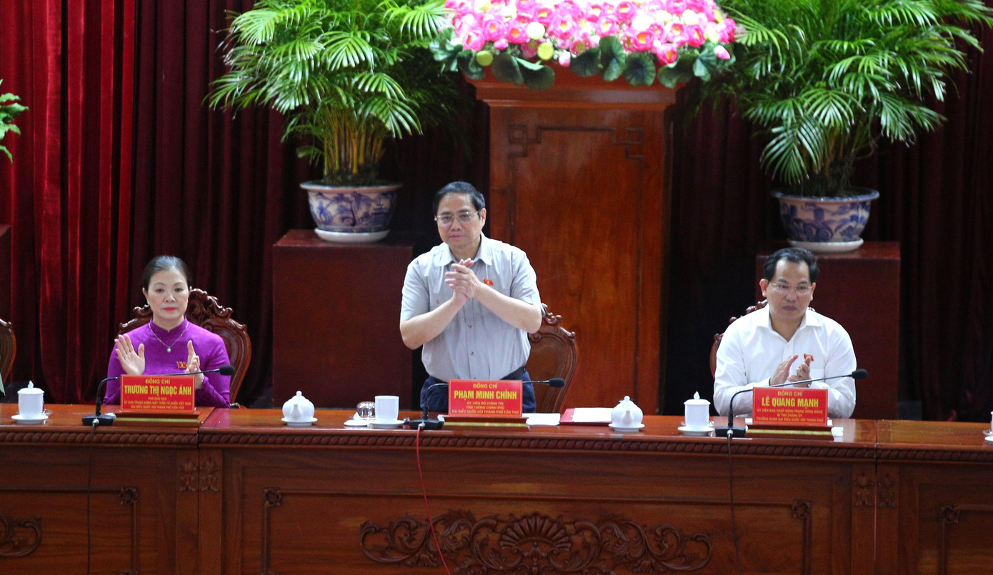 Thủ tướng Phạm Minh Chính và Đoàn đại biểu Quốc hội thành phố Cần Thơ tiếp xúc cử tri sau kỳ họp thứ ba Quốc hội khoá XV.