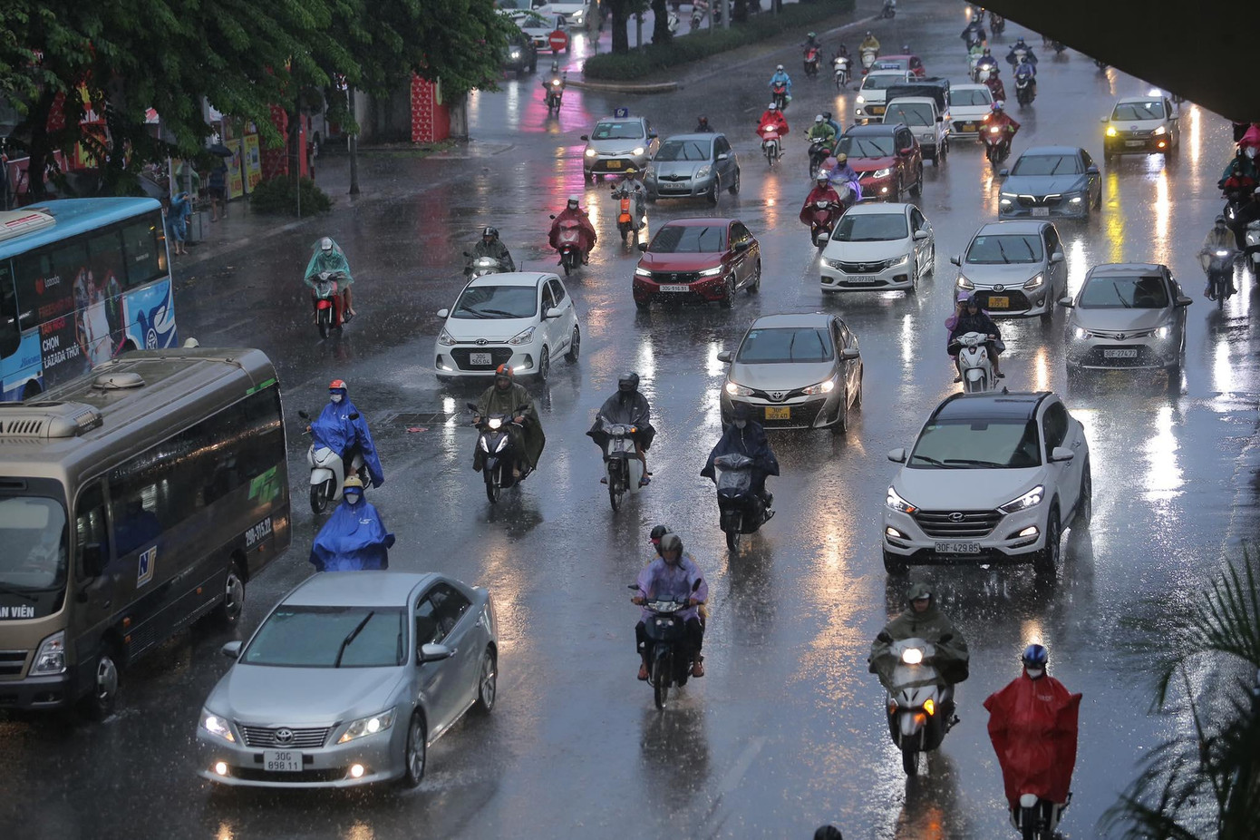 Mưa nặng hạt chiều thứ Bảy. Mưa nặng hạt chiều thứ Bảy.