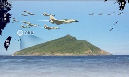 Truyền thông Nhật đưa tin, máy bay chiến đấu Trung Quốc J-10 nhiều lần bay vào vùng trời gần quần đảo Snekaku/Điếu Ngư mà Nhật Bản và Trung Quốc cùng tuyên bố chủ quyền, khiến Nhật Bản phải điều các chiến đấu cơ F-15 đến để bảo vệ quần đảo mà Nhật kiểm soát trên thực tế. Đồ họa: Fujitv