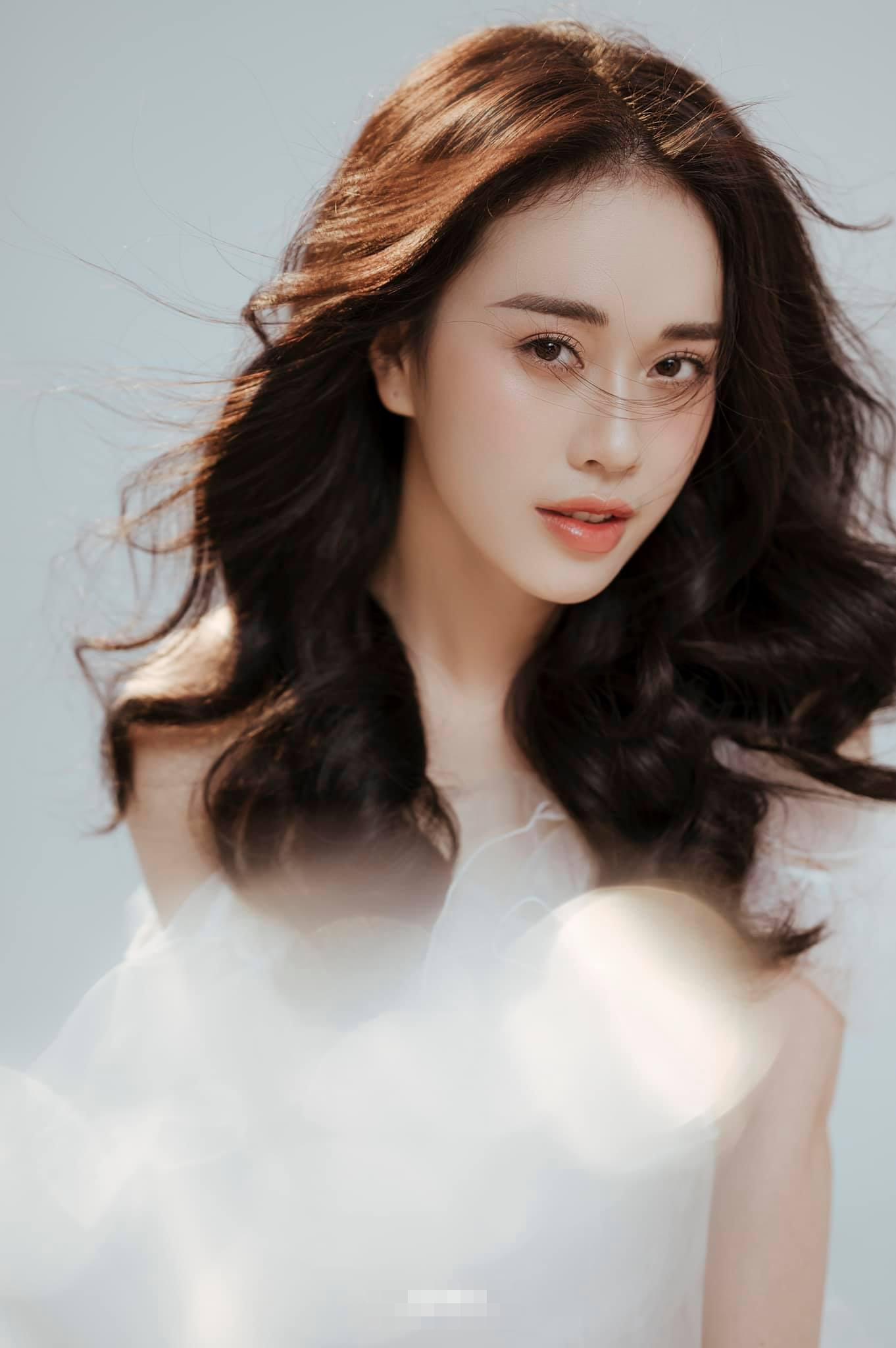 Nhan sắc xinh đẹp, kiều diễm của MC Ngô Mai Phương.