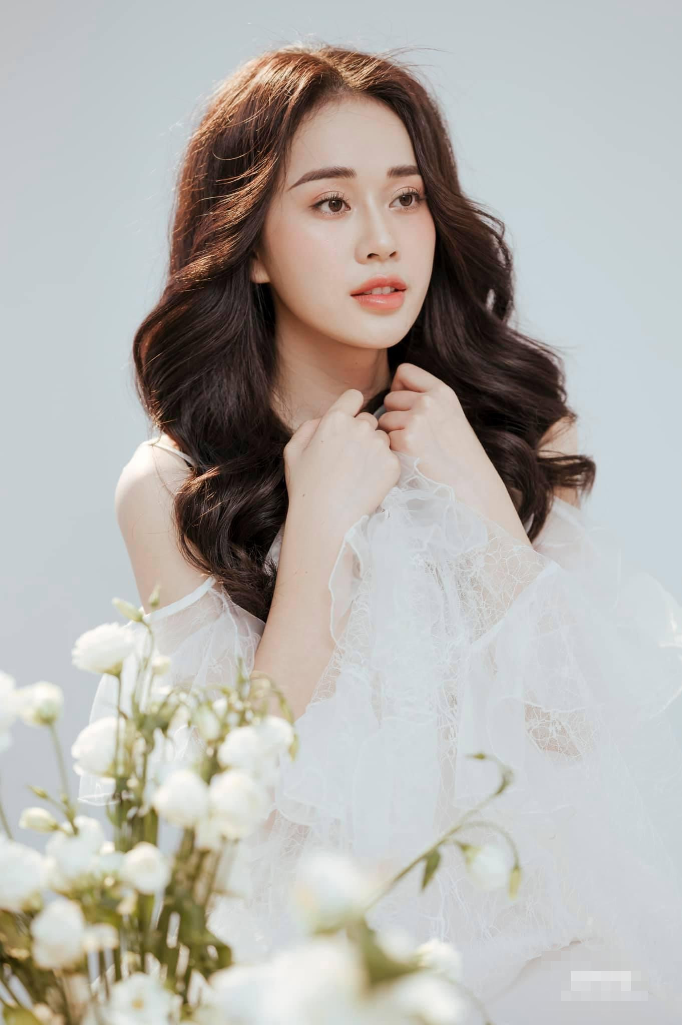 Nhan sắc xinh đẹp, kiều diễm của MC Ngô Mai Phương.