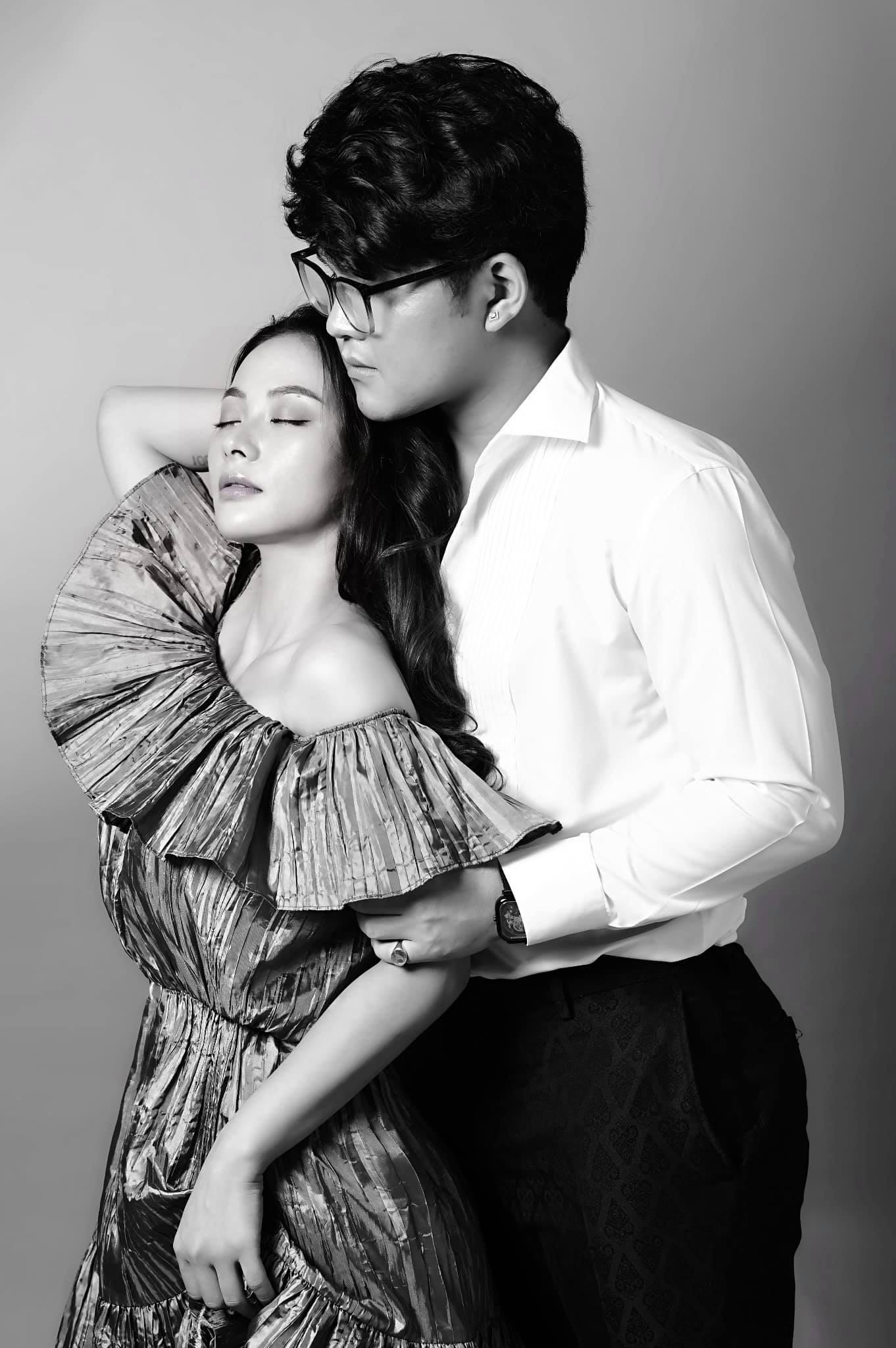 Càng về sau, bộ phim “Mùa hoa tìm lại” tập trung vào chuyện tình cảm của hai cặp đôi là: Đồng- Lệ và Hoa- Núi.