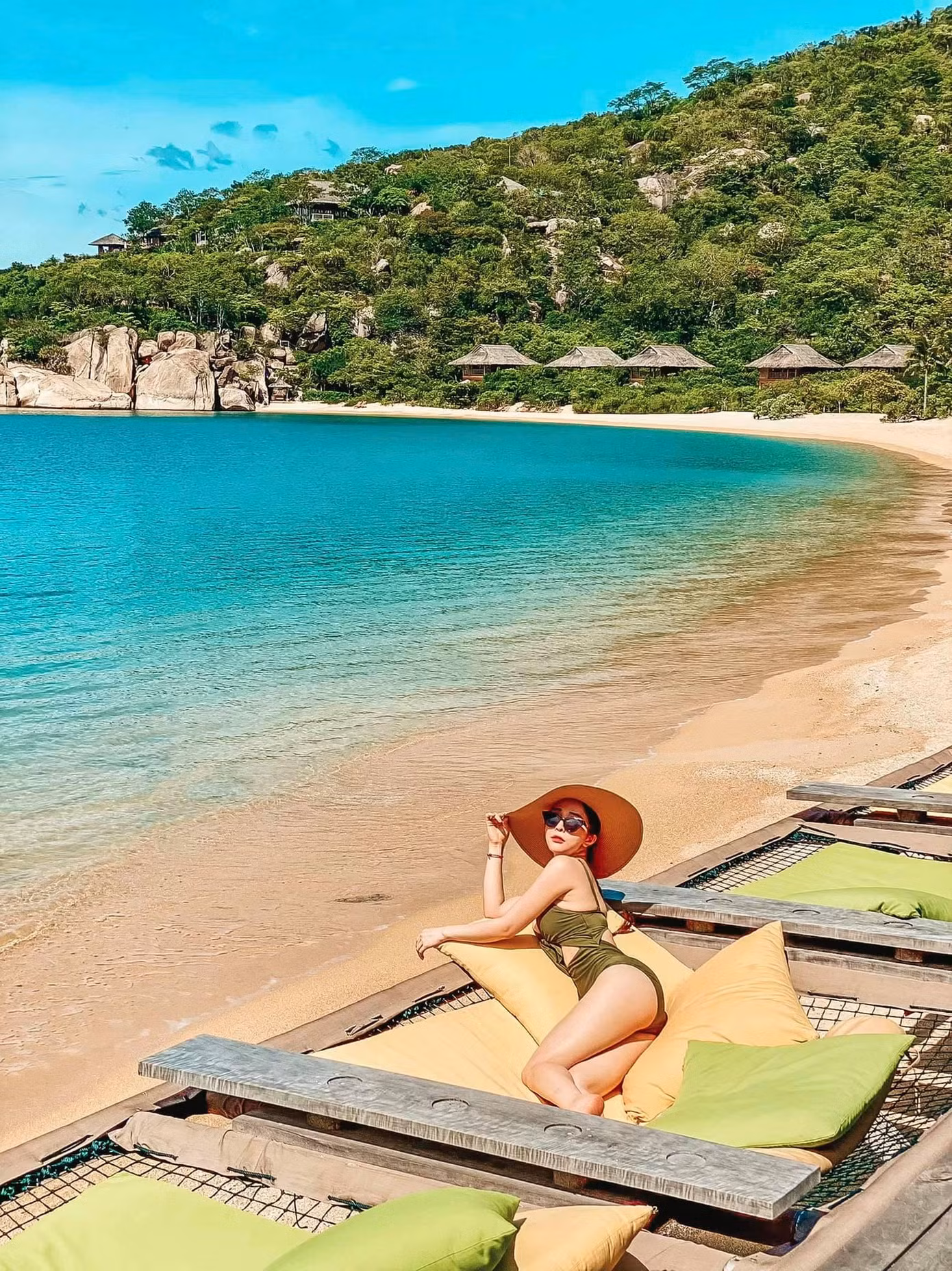 Trong chế độ dinh dưỡng, Quỳnh Nga luôn cố gắng hạn chế đồ ngọt. Theo nữ diễn viên, cơ thể phụ nữ khi qua tuổi 30 rất dễ mất cơ và bị chảy nên việc ăn uống lành mạnh lẫn tập thể dục là điều cần thiết.