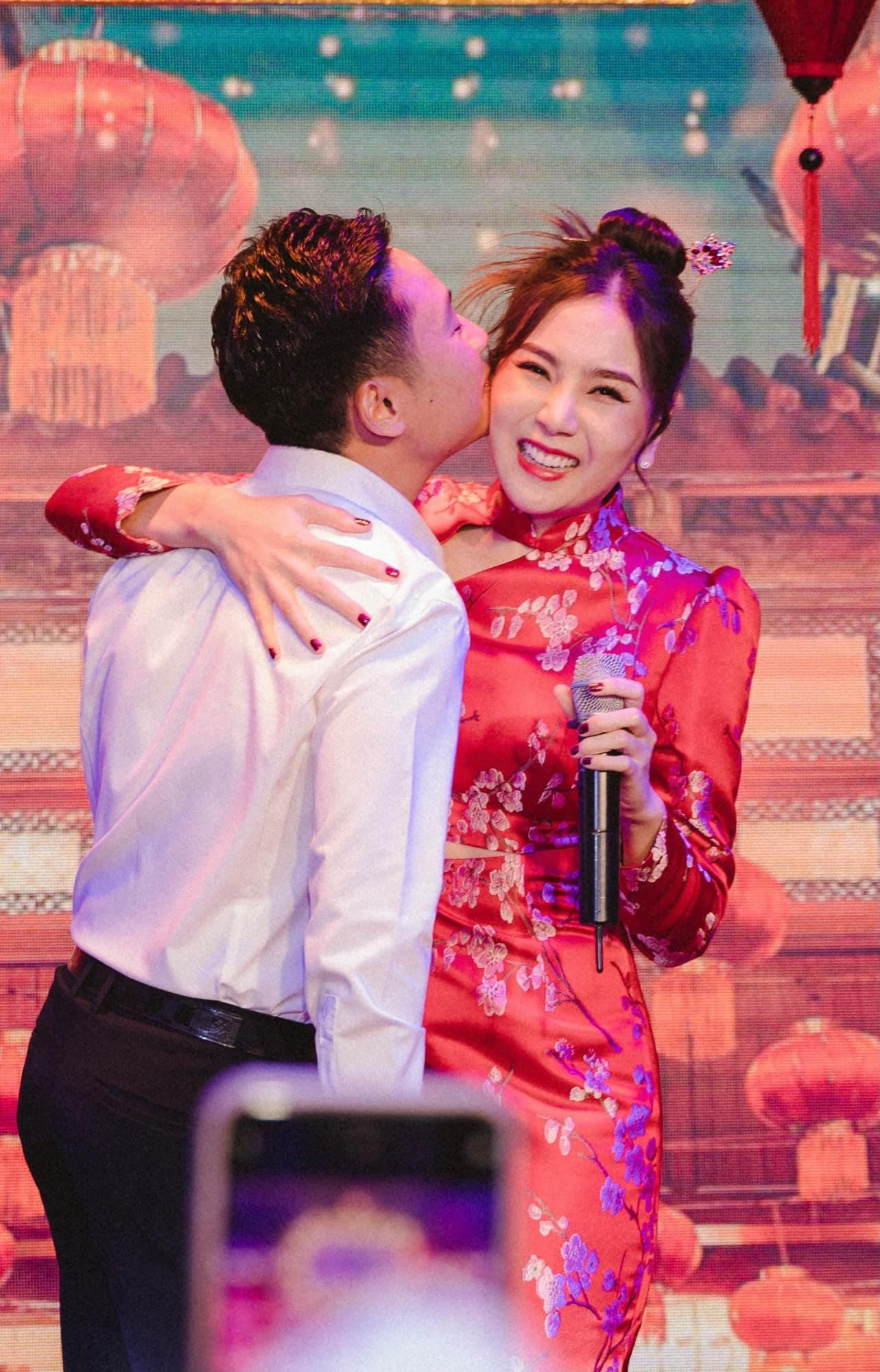 Cuối năm 2016, Mai Ngọc lên xe hoa cùng bạn trai là thiếu gia – chủ sở hữu công ty tổ chức sự kiện và chuỗi nhà hàng buffet có tiếng.