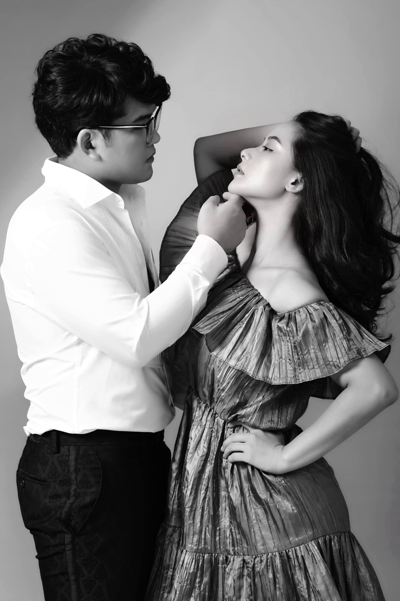 Thậm chí, có những người hâm mộ và theo dõi bộ phim chỉ vì yêu thích cặp đôi Hoa- Núi. Chuyện tình nhẹ nhàng, dễ thương của một chàng trai làm thợ sửa chữa và cô gái nông thôn đúng nghĩa. Họ ban đầu có sự trái ngược về tính cách, ước mơ nhưng dần dà đã thay đổi để phù hợp với nhau.