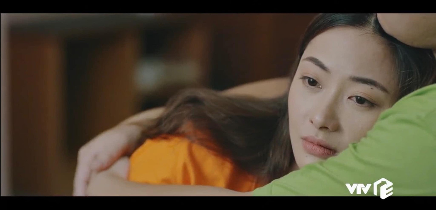 Huyền Thạch nhận được nhiều lời khen ngợi với cảnh quay nội tâm này. Huyền Thạch nhận được nhiều lời khen ngợi với cảnh quay nội tâm này.