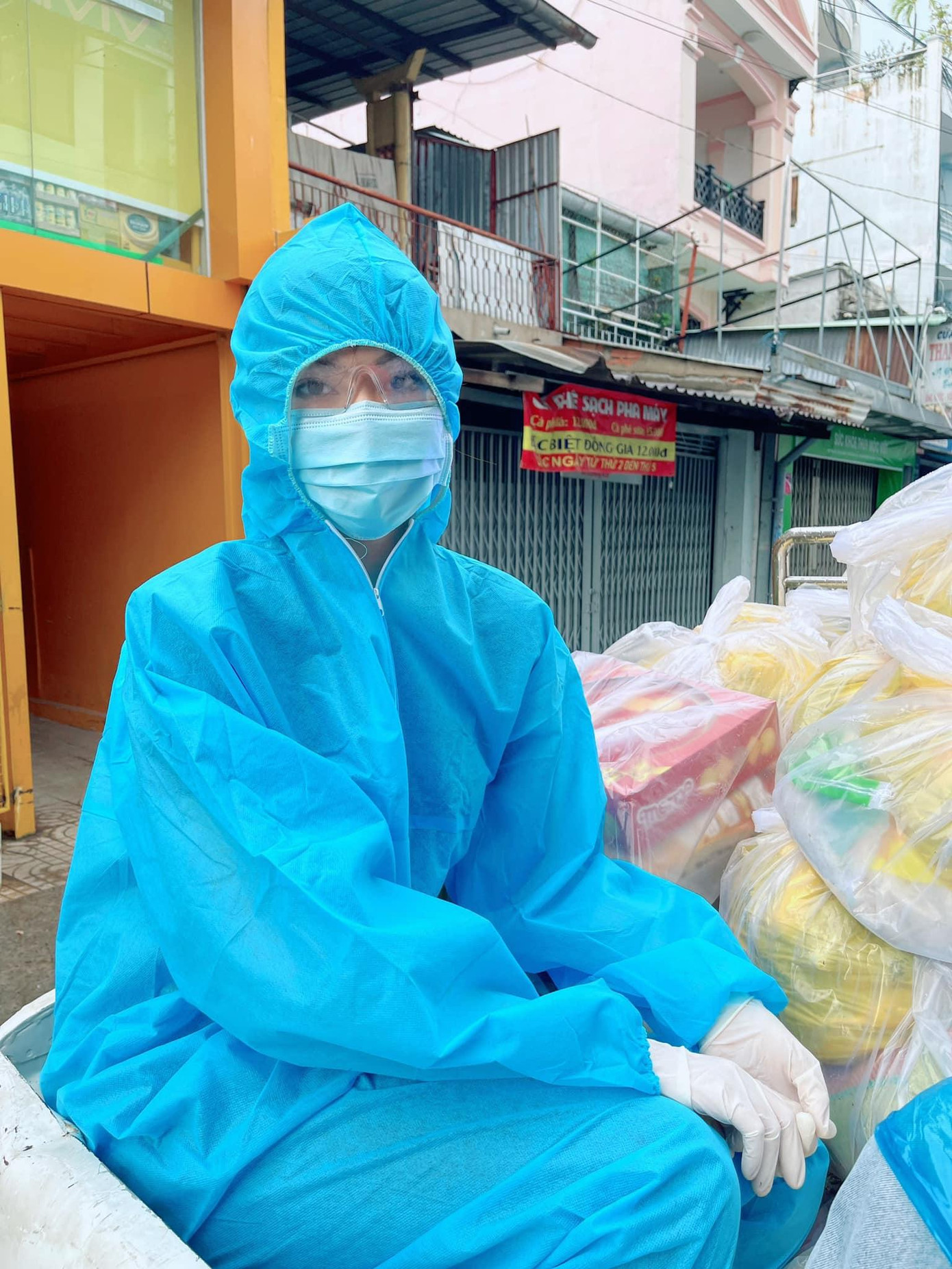 Những hình ảnh trong chuyến thiện nguyện của Á hậu Ngọc Thảo. Những hình ảnh trong chuyến thiện nguyện của Á hậu Ngọc Thảo.