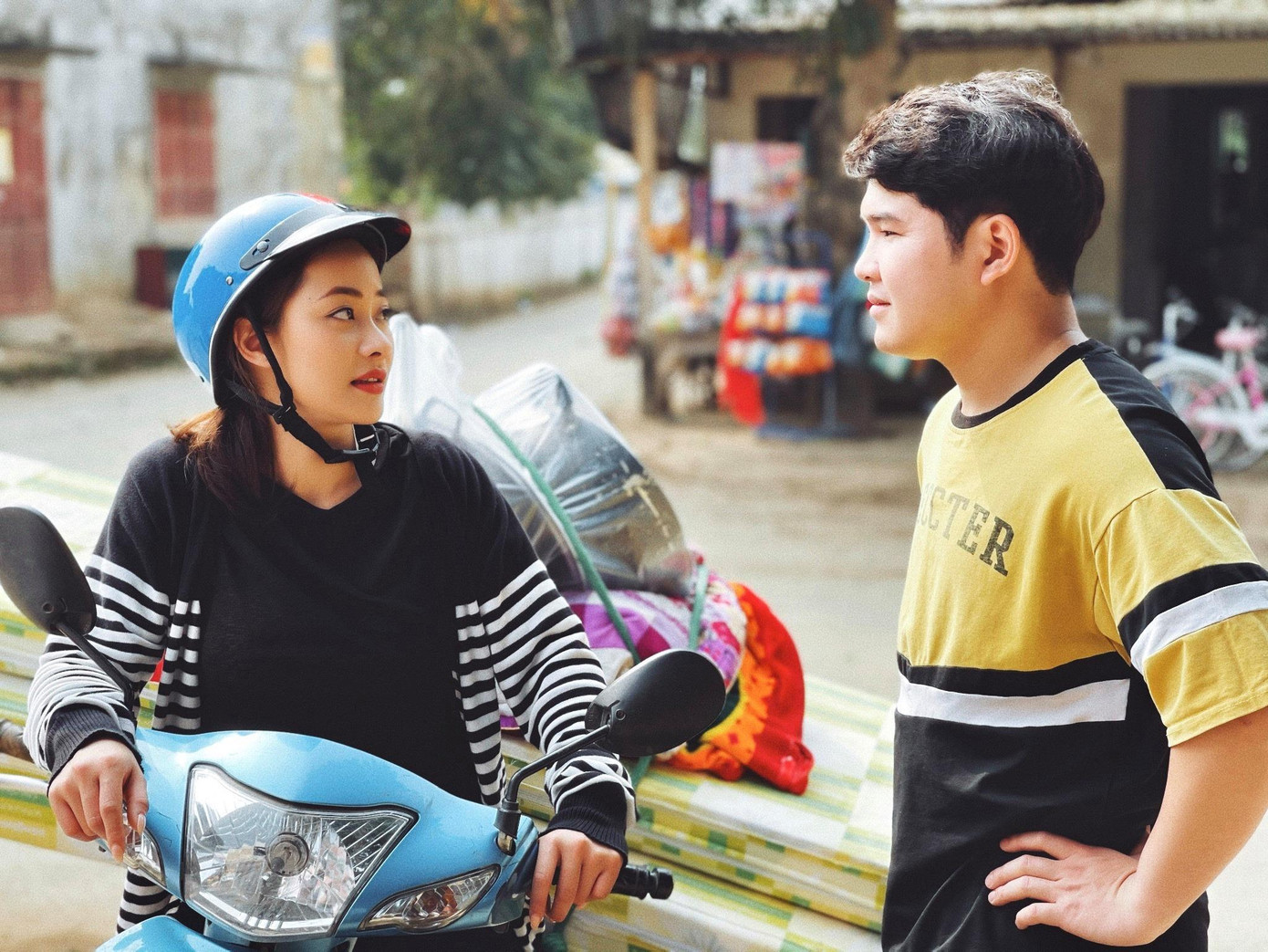 Chuyện tình Hoa- Núi gây tò mò. Chuyện tình Hoa- Núi gây tò mò.