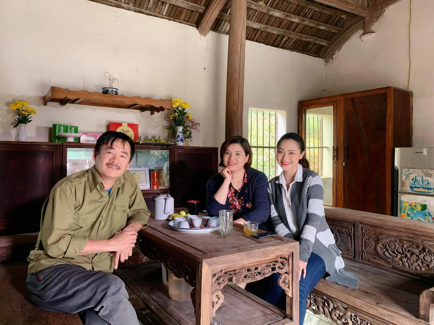 Huyền Thạch vào vai con gái cặp diễn viên Hồ Liên và Thanh Dương. Huyền Thạch vào vai con gái cặp diễn viên Hồ Liên và Thanh Dương.