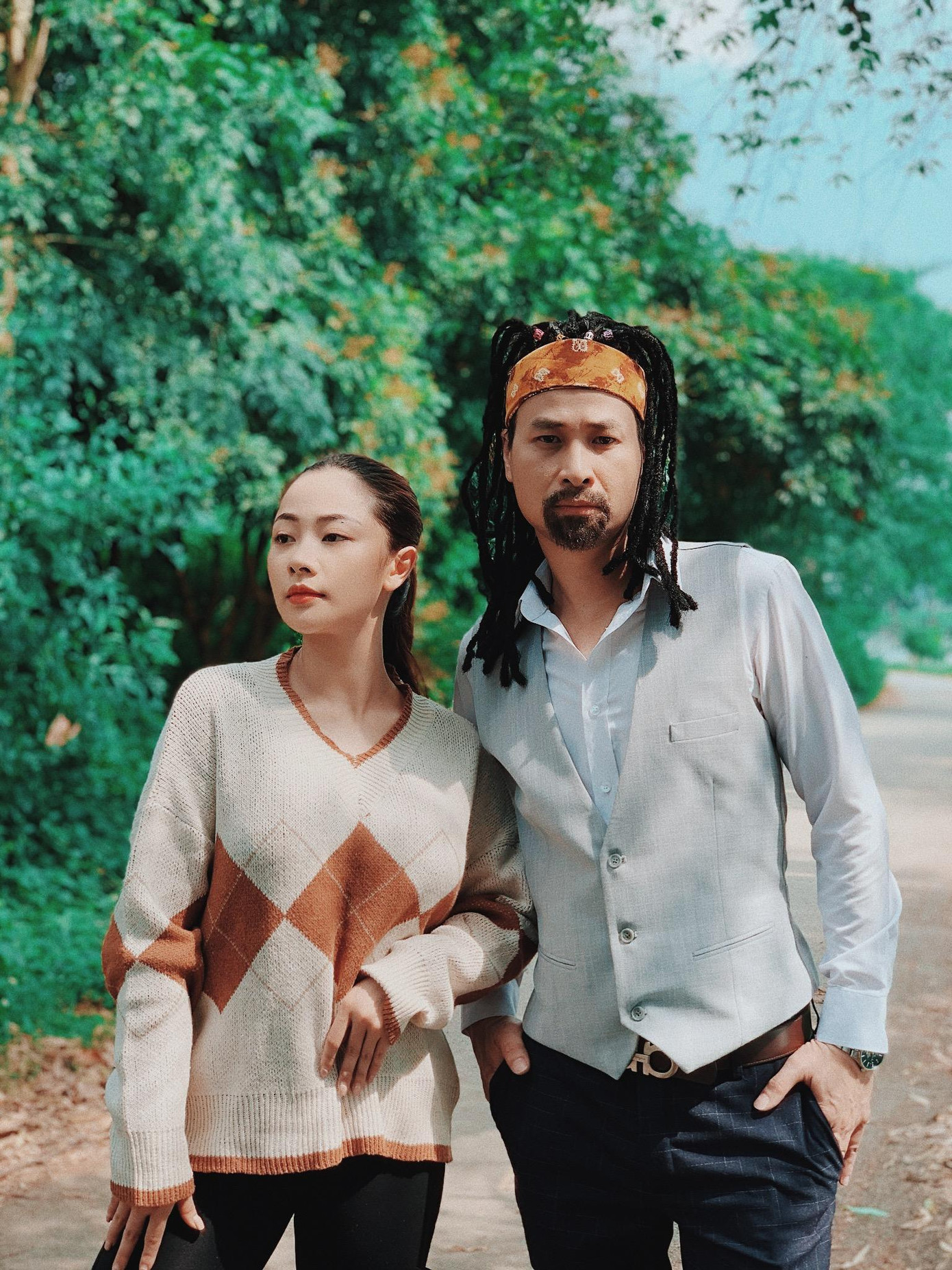 Huyền Thạch và Anh Đức gây cười trong chuyện tình với người ngoại quốc. Huyền Thạch và Anh Đức gây cười trong chuyện tình với người ngoại quốc.