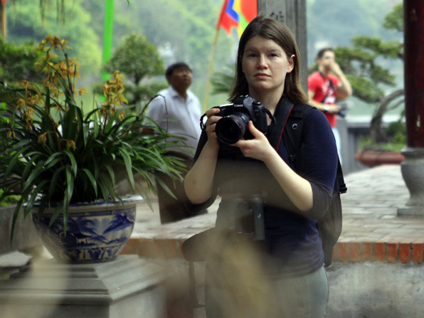 Gabby Salazar chụp ảnh trong chuyến công tác ngắn ngày tại VN Gabby Salazar chụp ảnh trong chuyến công tác ngắn ngày tại VN