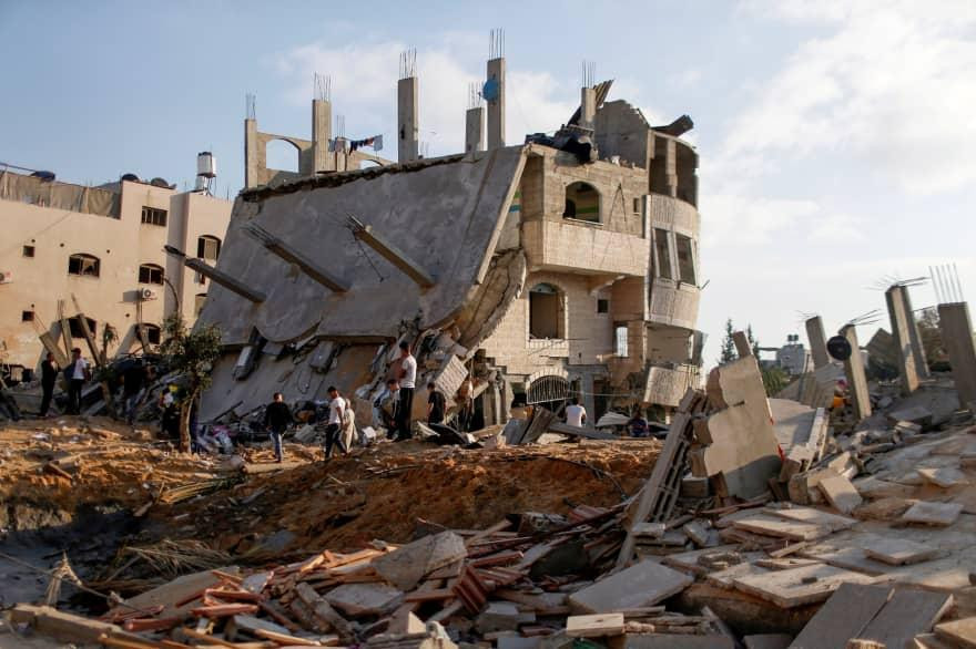 Ở phần phía bắc và phía đông của Gaza, tiếng pháo và tiếng nổ vang lên không ngừng bất kể ngày hay đêm. Ảnh: Reuters