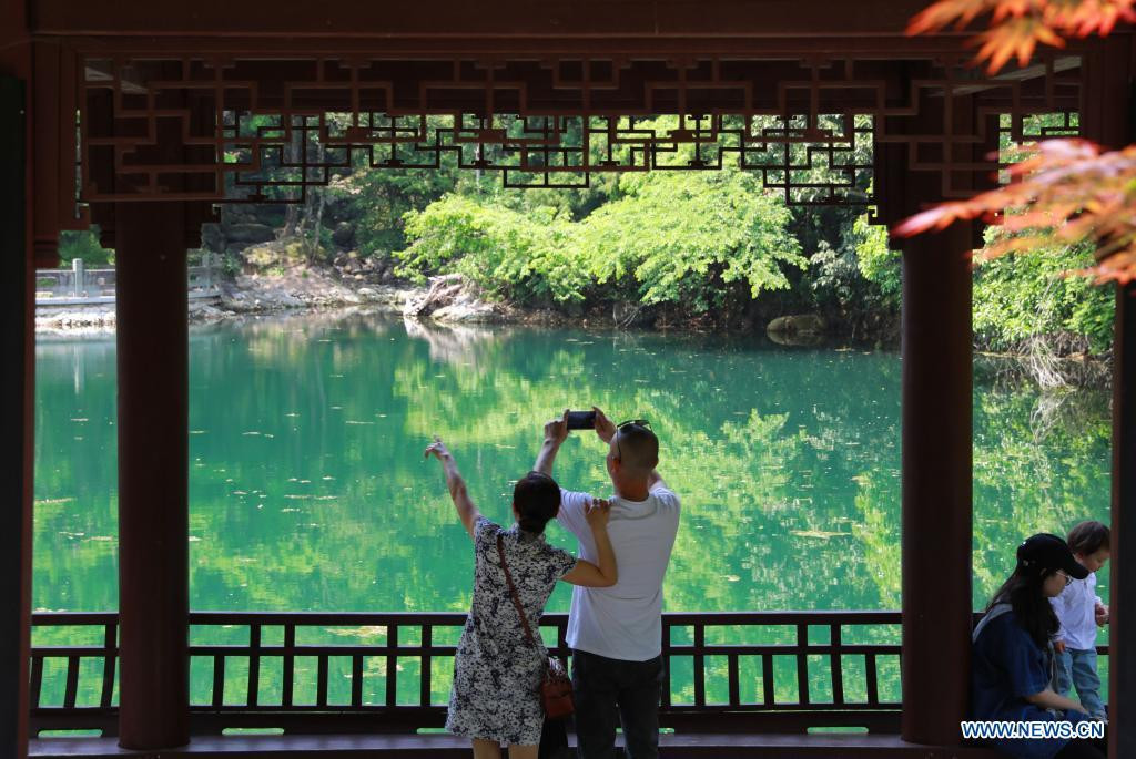 Khu danh thắng ở Hàng Châu (Chiết Giang, Trung Quốc). Ảnh: China Daily Khu danh thắng ở Hàng Châu (Chiết Giang, Trung Quốc). Ảnh: China Daily