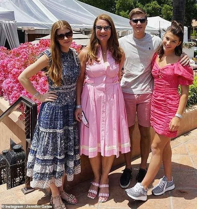 Hình ảnh con gái Jennifer Gates đăng tải nhân Ngày Của Mẹ, với chú thích: "Nữ hoàng, anh hùng và mẹ của chúng con". Ảnh: Instagram