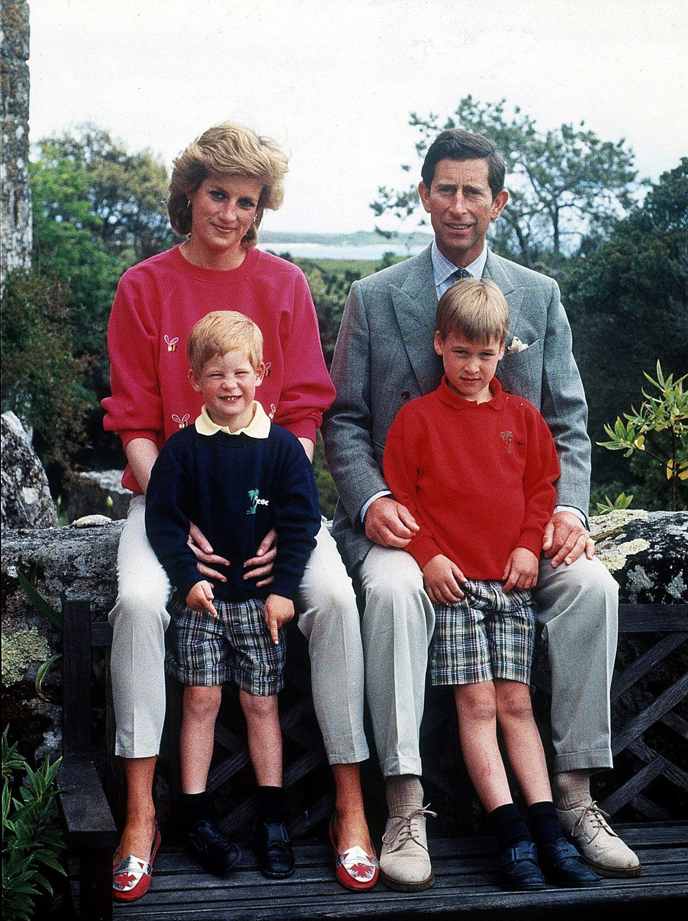 Công nương Diana cùng chồng và hai con trai. Ảnh: Shutterstock