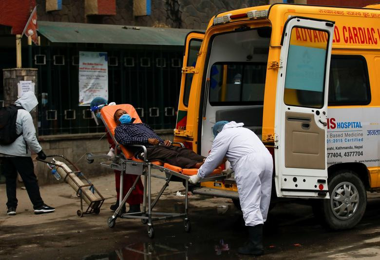 Các chuyên gia tin rằng đây chỉ là phần nổi của tảng băng chìm vì tỷ lệ dương tính cao cho thấy Nepal dường như chưa phát hiện hết các ca bệnh. Tuần trước, có tới 44% số mẫu xét nghiệm COVID-19 được tiến hành ở Nepal cho kết quả dương tính.