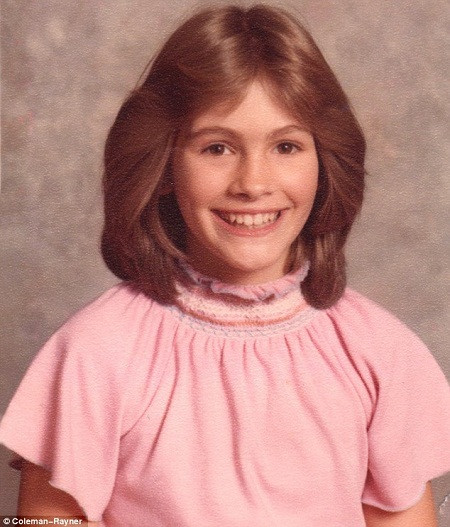 Nhan sắc của nữ diễn viên không thay đổi nhiều theo năm tháng. Ngay từ khi còn nhỏ, Julia Roberts đã hứa hẹn sẽ là một thiếu nữ xinh đẹp