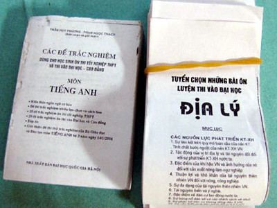 Phao thi mua được tại phố Tạ Quang Bửu Ảnh: Tuấn Nguyễn