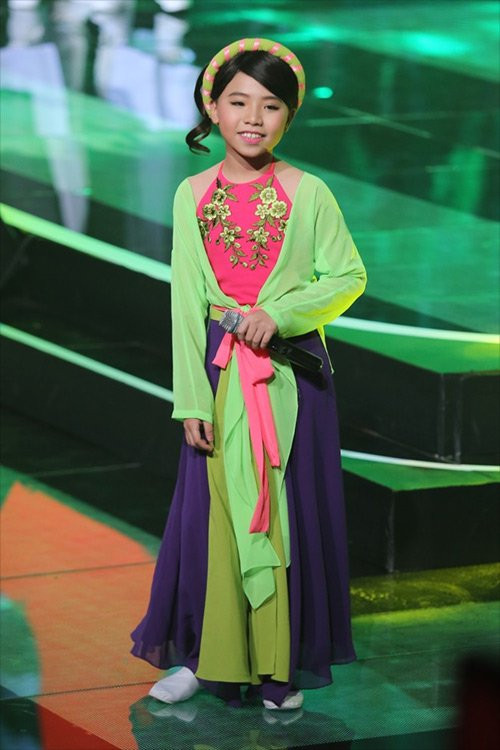 cạu bé nghèo the voice kids gay sóc khi giả gái hinh anh 2