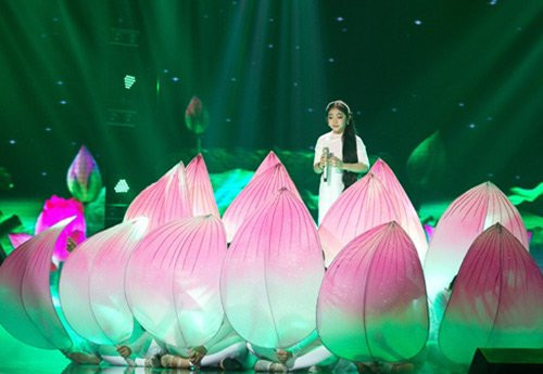 cạu bé nghèo the voice kids gay sóc khi giả gái hinh anh 9