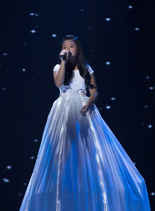 cạu bé nghèo the voice kids gay sóc khi giả gái hinh anh 7