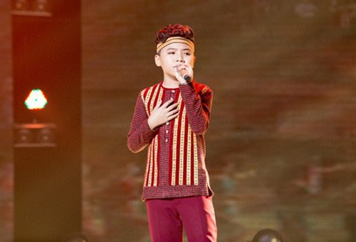 cạu bé nghèo the voice kids gay sóc khi giả gái hinh anh 3
