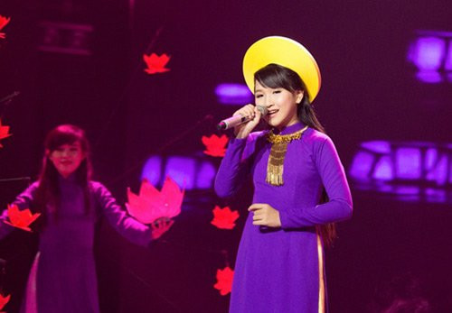 cạu bé nghèo the voice kids gay sóc khi giả gái hinh anh 5