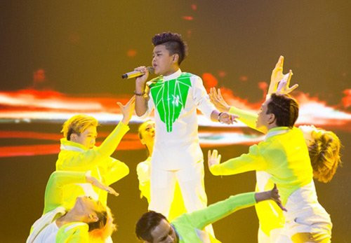 cạu bé nghèo the voice kids gay sóc khi giả gái hinh anh 8