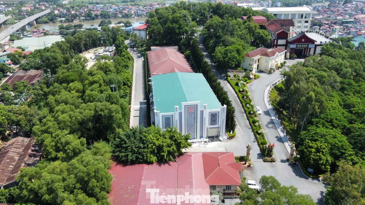 Công trình quán bar "xây chui" tại Khu du lịch quốc tế Phượng Hoàng trên đồi Pháo Thủ.