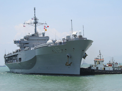 Chiến hạm USS Blue Ridge cập cảng Tiên Sa Ảnh: Bảo Lam