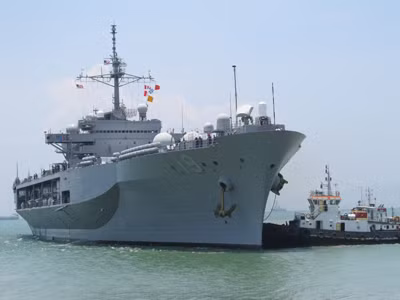 Chiến hạm USS Blue Ridge cập cảng Tiên Sa Ảnh: Bảo Lam
