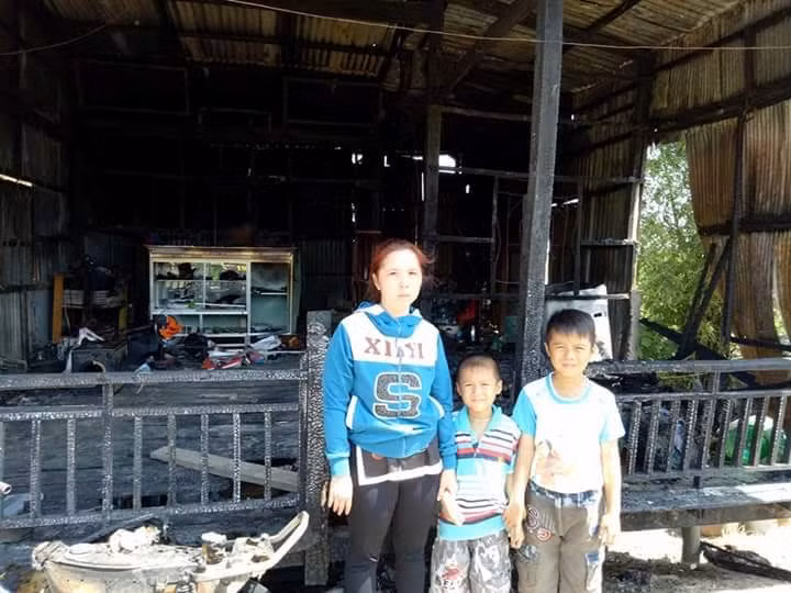 Rớt nước mắt thấy cảnh nhà cửa, tài sản bị thiêu rụi ảnh 3