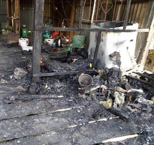 Rớt nước mắt thấy cảnh nhà cửa, tài sản bị thiêu rụi ảnh 2