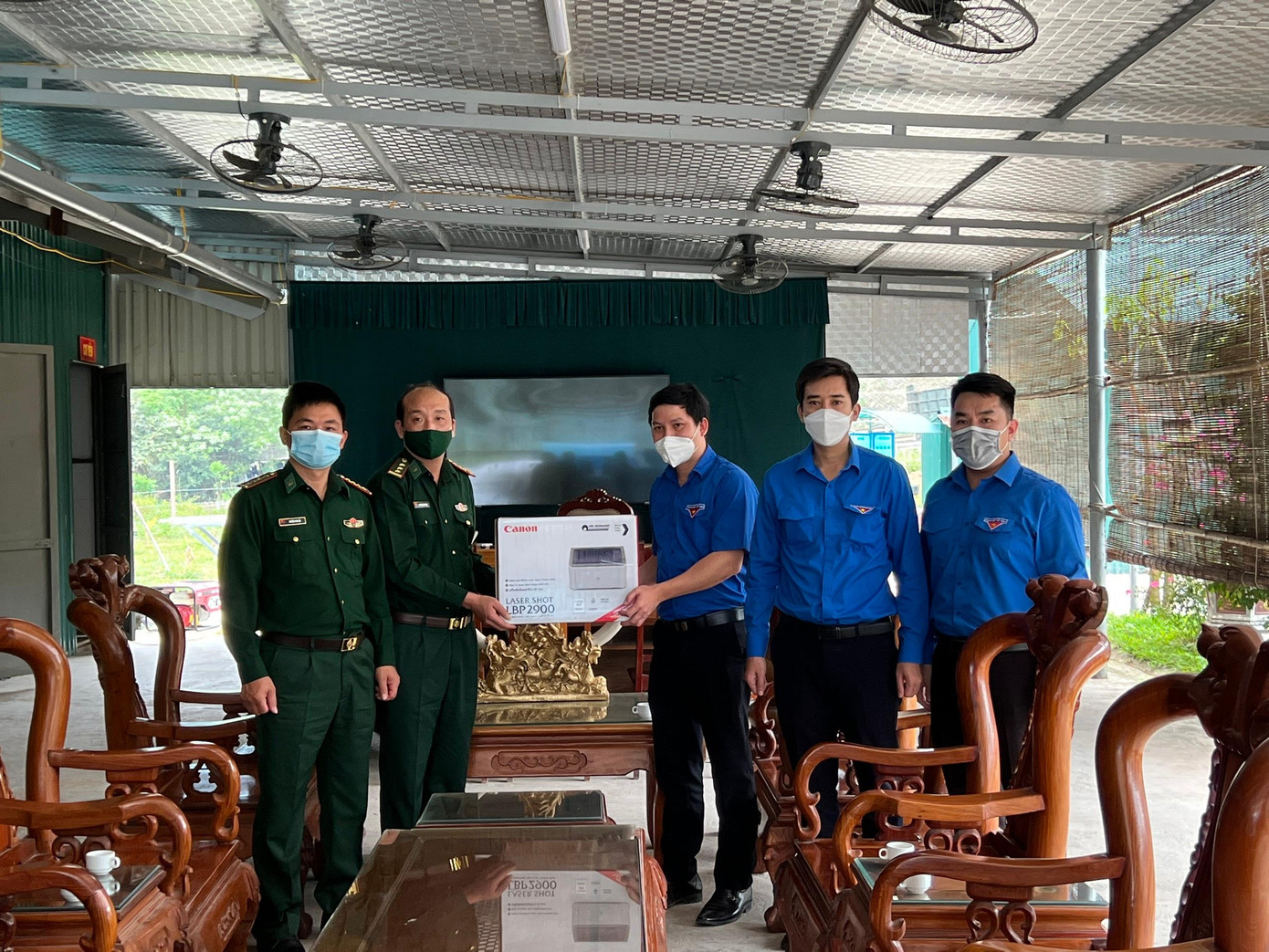 Thăm và tặng quà cho đồn Biên phòng cửa khẩu Quốc tế Cha Lo Thăm và tặng quà cho đồn Biên phòng cửa khẩu Quốc tế Cha Lo