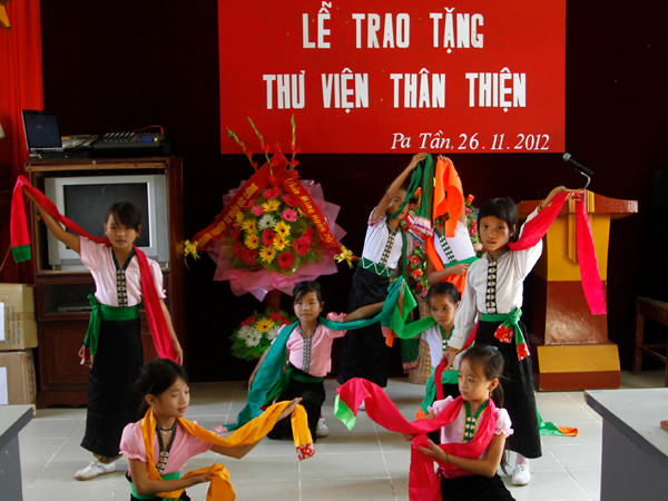 Đây là một trong những hoạt động thiết thực của tuổi trẻ hai cơ quan hướng tới chào mừng Đại hội Đoàn toàn quốc lần thứ X, nhiệm kỳ 2012 – 2017. Hoạt động được thầy và trò trường tiểu học số 1 Pa Tần chào đón bằng nhiều tiết mục văn nghệ ấn tượng