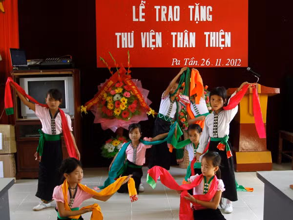 Đây là một trong những hoạt động thiết thực của tuổi trẻ hai cơ quan hướng tới chào mừng Đại hội Đoàn toàn quốc lần thứ X, nhiệm kỳ 2012 – 2017. Hoạt động được thầy và trò trường tiểu học số 1 Pa Tần chào đón bằng nhiều tiết mục văn nghệ ấn tượng