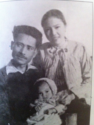 Tướng Nguyễn Sơn cùng gia đình (Hàng trên từ trái sang: Tướng Nguyễn Sơn, con gái Nguyễn Thanh Hà, bà Lê Hằng Huân, hàng dưới: các con của ông bà Nguyễn Việt Hồng, Nguyễn Cương, Nguyễn Việt Hằng