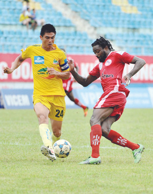 Thanh Hóa (trái) là một trong những CLB cần sự trợ giúp từ ngân sách để hoạt động. Ảnh: VSI. Thanh Hóa (trái) là một trong những CLB cần sự trợ giúp từ ngân sách để hoạt động. Ảnh: VSI