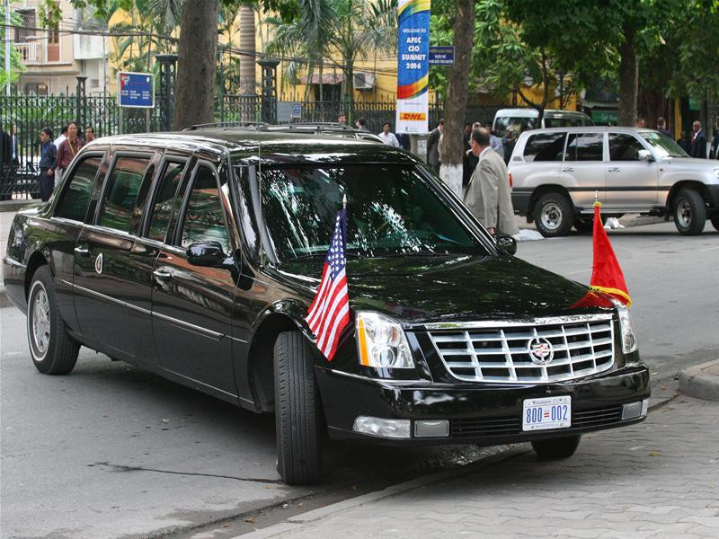 TT Bush cùng phu nhân tại nhà thờ cửa Bắc. Ảnh : Reuters TT Bush cùng phu nhân tại nhà thờ cửa Bắc. Ảnh : TTXVN TT Bush cùng phu nhân tại nhà thờ cửa Bắc. Ảnh : TTXVN TT Bush cùng phu nhân bắt tay một em nhỏ tại nhà thờ cửa Bắc. Ảnh : TTXVN Chiếc Cadillac One chở TT Bush rời nhà thờ Cửa Bắc lúc 8h15 phút sáng nay. Ảnh : Hồng Vĩnh Chiếc Cadillac One chở Tổng thống Bush đỗ trong sân nhà thờ. Ảnh : Hồng Vĩnh Ngoại trưởng Mỹ cũng có mặt tại nhà thờ Cửa Bắc sáng nay. Ảnh : Hồng Vĩnh Cánh phóng viên được một phen bân rộn. Ảnh : Hồng Vĩnh Người dân Hà Nội đứng xem. Ảnh : Hồng Vĩnh TT Bush cùng phu nhân tại nhà thờ cửa Bắc. Ảnh : Reuters TT Bush cùng phu nhân tại nhà thờ cửa Bắc. Ảnh : TTXVN TT Bush cùng phu nhân tại nhà thờ cửa Bắc. Ảnh : TTXVN TT Bush cùng phu nhân bắt tay một em nhỏ tại nhà thờ cửa Bắc. Ảnh : TTXVN Chiếc Cadillac One chở TT Bush rời nhà thờ Cửa Bắc lúc 8h15 phút sáng nay. Ảnh : Hồng Vĩnh Chiếc Cadillac One chở Tổng thống Bush đỗ trong sân nhà thờ. Ảnh : Hồng Vĩnh Ngoại trưởng Mỹ cũng có mặt tại nhà thờ Cửa Bắc sáng nay. Ảnh : Hồng Vĩnh Cánh phóng viên được một phen bân rộn. Ảnh : Hồng Vĩnh Người dân Hà Nội đứng xem. Ảnh : Hồng Vĩnh