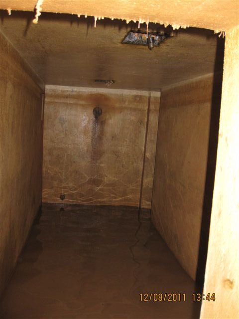 Mặc dù đã bơm cả tuần, nhưng căn hầm vẫn còn nhiều nước