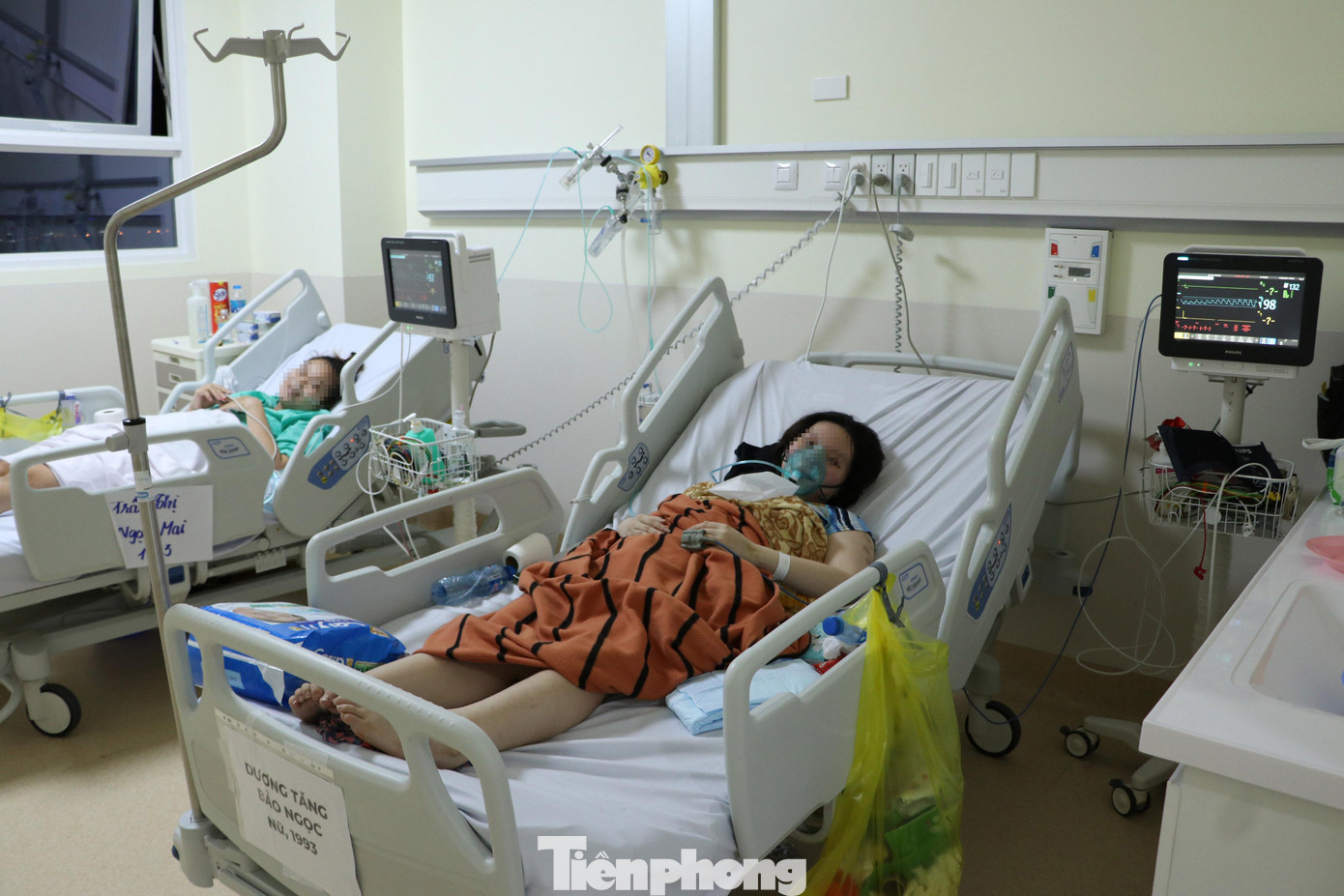 "Em cảm ơn các bác sĩ rất nhiều. Các bác sĩ đã cứu sống hai mẹ con em" - nữ bệnh nhân đang mang thai vừa được cứu sống nói. "Em cảm ơn các bác sĩ rất nhiều. Các bác sĩ đã cứu sống hai mẹ con em" - nữ bệnh nhân đang mang thai vừa được cứu sống nói.